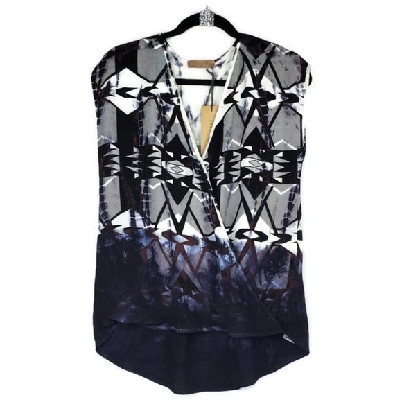 Language Los Angeles geometric pattern short slv blouse,hi-low longer inthe back - Picture 2 of 5